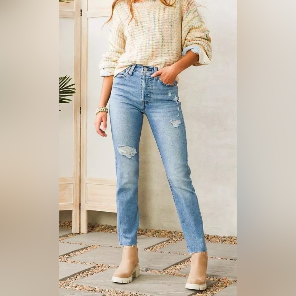 Levi’s Wedgie Straight Stretch Jean Size 28